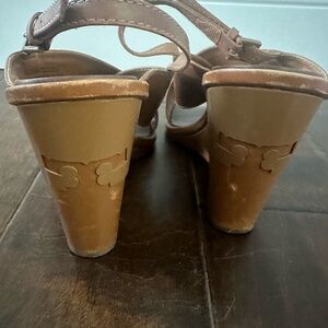 Torey Burch size 7 wedge